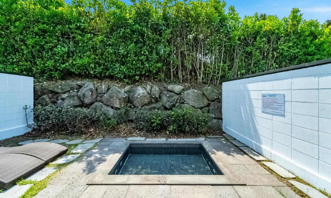 Pool And Villa Sorang Jeju Exteriör bild