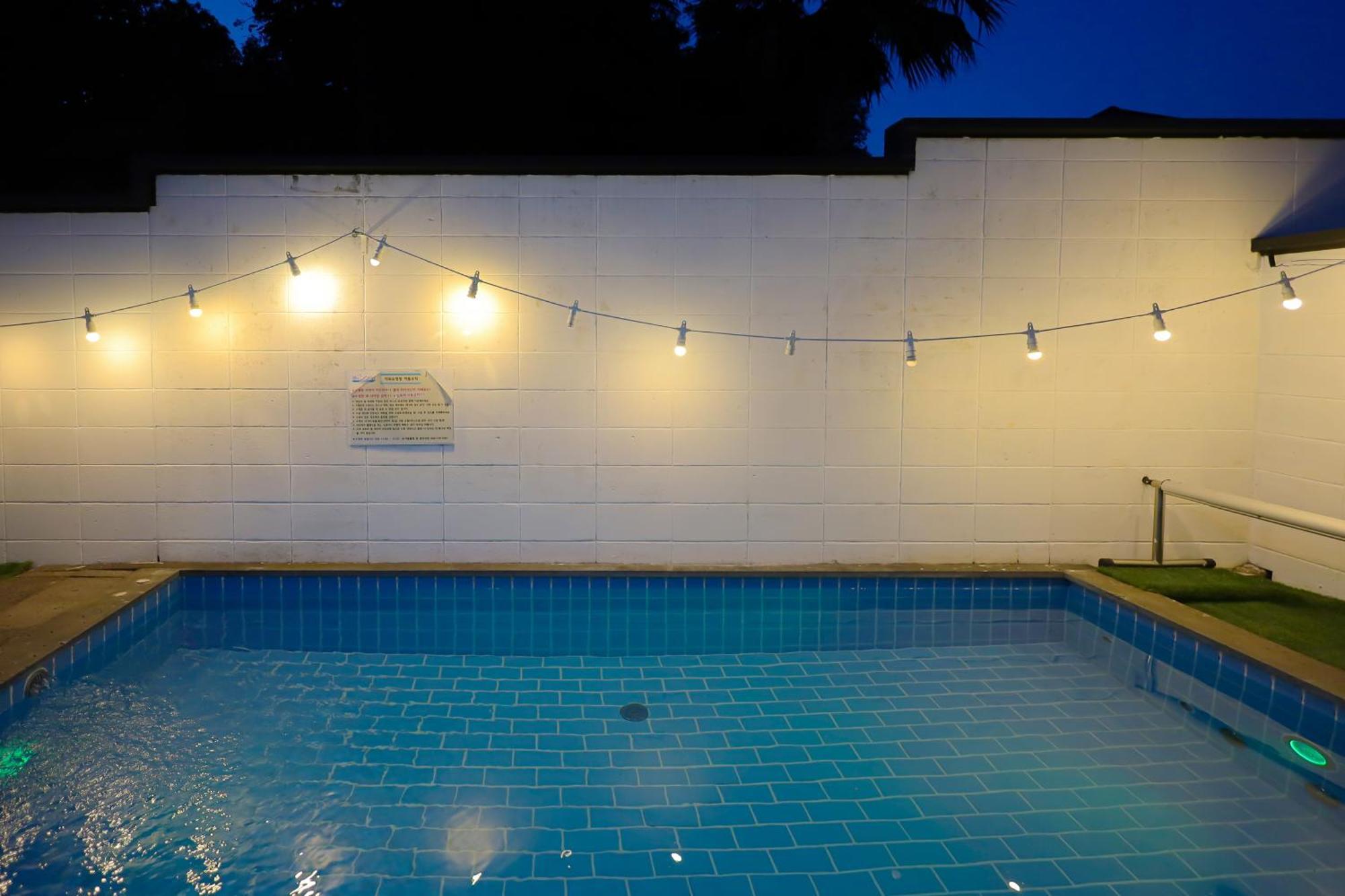 Pool And Villa Sorang Jeju Exteriör bild