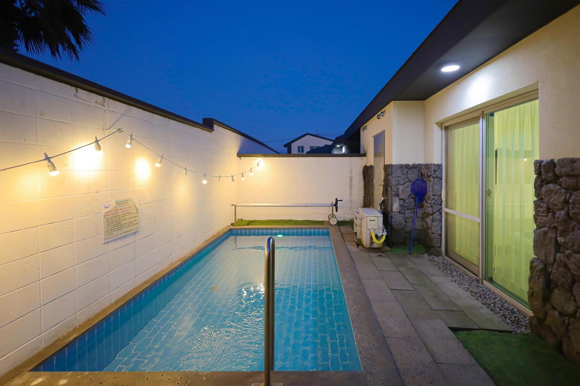 Pool And Villa Sorang Jeju Exteriör bild